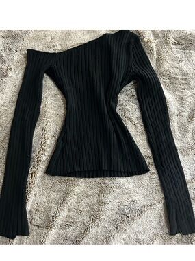 H&M Ribbed Asymmetrical Knit Top